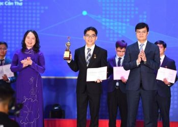 Phó giáo sư 35 tuổi đoạt Quả cầu vàng