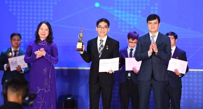 Phó giáo sư 35 tuổi đoạt Quả cầu vàng