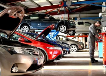 Trung tâm tư vấn pháp luật Toàn Tâm (TTLCC): CSGT có được hóa trang để bắn tốc độ các xe vi phạm – Gara ô tô được mở trong khu dân cư?