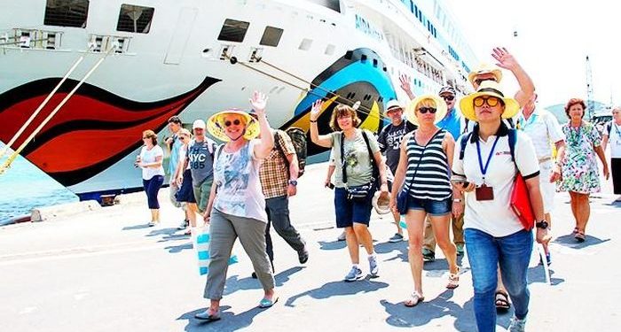 Du khách quốc tế đến Việt Nam tăng mạnh, vượt mốc 11 triệu khách