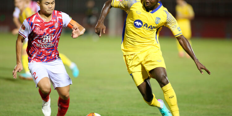 CLB TP.HCM thắng Sông Lam Nghệ An trong trận cầu nhạt nhẽo