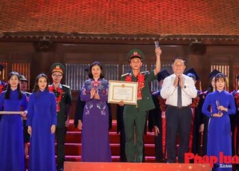 Tôn vinh trí thức, trọng dụng nhân tài…