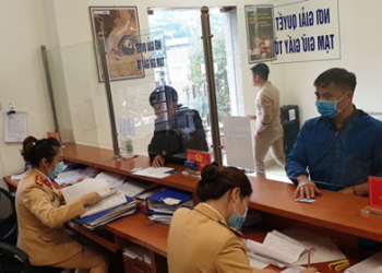 Trung tâm tư vấn pháp luật Toàn Tâm (TTLCC): Có thể chia nhiều lần nộp phạt – Tài xế không nhường đường bị phạt bao nhiêu?