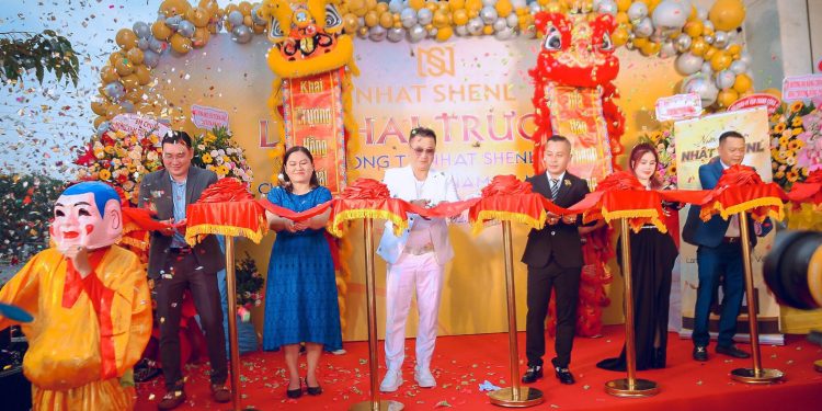 Công ty TNHH Dịch vụ Ngọc Trâm khai trương cửa hàng đầu tiên của chuỗi thương hiệu thời trang và nước hoa thương hiệu Nhat Shenl tại TP.HCM