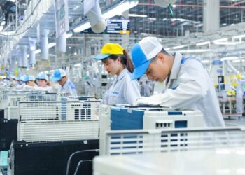 Nhà đầu tư nước ngoài tấp nập vào Việt Nam