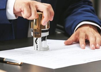 Những thuận lợi và khó khăn khi làm công chứng viên