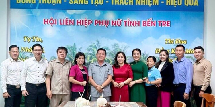 Đoàn công tác Viện Nghiên cứu Thị trường – Truyền thông Quốc tế và Viện Nghiên cứu Chính sách pháp luật thăm và làm việc với Hội LHPN tỉnh Bến Tre