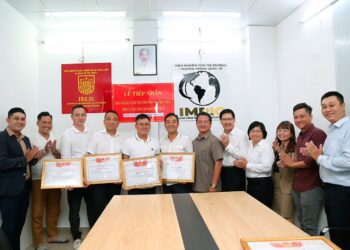 Viện Nghiên cứu Thị trường – Truyền thông Quốc tế và Viện Nghiên cứu Chính sách pháp luật&Kinh tế hội nhập tiếp nhận kinh phí xây dựng 3 căn nhà tình thương