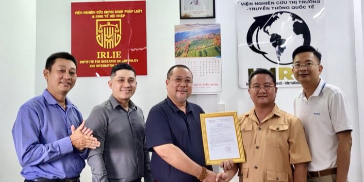 Công bố, trao Quyết định bổ nhiệm cố vấn Viện Nghiên cứu Thị trường – Truyền thông Quốc tế và Viện Nghiên cứu Chính sách pháp luật&Kinh tế hội nhập