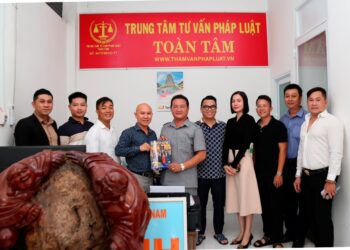 Trung tâm tư vấn pháp luật Toàn Tâm (TTLCC): Đỗ xe trên dốc không chèn bánh – Sử dụng đèn pha gây tai nạn giao thông bị xử lý như thế nào?