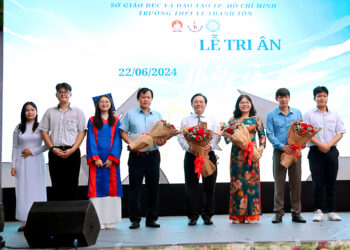 TRƯỜNG THPT LÊ THÁNH TÔN TỔ CHỨC TRỌNG THỂ LỄ TRI ÂN VÀ TRƯỞNG THÀNH CHO HỌC SINH KHỐI 12