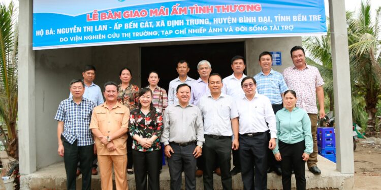 Viện IRLIE – Viện IMRIC phối hợp Tạp chí Nhiếp ảnh&Đời sống bàn giao căn nhà “Mái ấm tình thương” tại xã Định Trung (Bình Đại, Bến Tre)