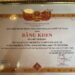 Tiến sĩ Hồ Minh Sơn – Viện trưởng Viện Nghiên cứu Thị trường – Truyên thông Quốc tế (IMRIC) nhận bằng khen của Hiệp hội Làng nghề Việt Nam