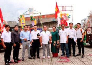 Viện IMRIC – Viện IRLIE; Tạp chí Doanh nghiệp và Trang trại Việt Nam tổ chức lễ hội Trung thu – Trao quà cho trẻ em nghèo, hiếu học tại huyện Mỏ Cày Nam