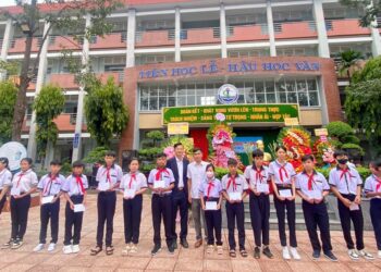 Bệnh viện Răng Hàm Mặt Sài Gòn trao học bổng cho học sinh nghèo hiếu học tại huyện Tân Phú (Đồng Nai)