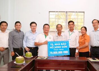 Viện IMRIC – Viện IRLIE; Tạp chí Doanh nghiệp và Trang trại Việt Nam: Trao kinh phí xây cầu nông thôn cho xã Phú Long