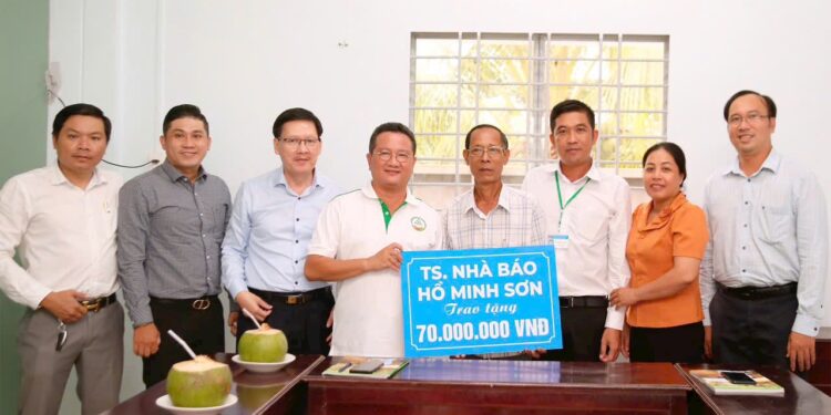 Viện IMRIC – Viện IRLIE; Tạp chí Doanh nghiệp và Trang trại Việt Nam: Trao kinh phí xây cầu nông thôn cho xã Phú Long