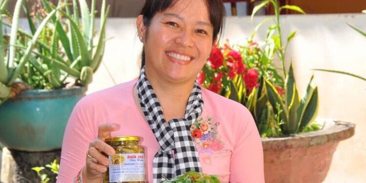 Dưa muối Tân Hương – Chứa đựng hồn quê, gửi gắm nghĩa tình Xứ Dừa