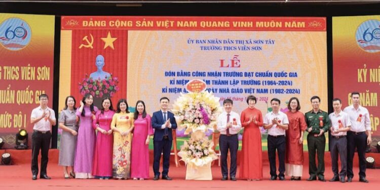 TRƯỜNG THCS VIÊN SƠN TỔ CHỨC TRỌNG THỂ KỶ NIỆM 60 NĂM THÀNH LẬP, ĐÓN NHẬN BẰNG CÔNG NHẬN TRƯỜNG CHUẨN QUỐC GIA