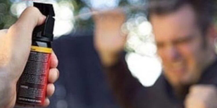 Trung tâm tư vấn pháp luật Minh Sơn: Dùng bình xịt hơi cay để tự vệ có vi phạm không – Ai có trách nhiệm trả nợ khi người vay chết?