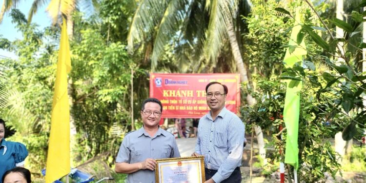 Ông Hồ Minh Sơn vinh dự tiếp tục đón nhận Bằng khen của Chủ tịch UBND tỉnh Bến Tre