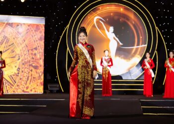 Các thí sinh tự tin ở Bán kết cuộc thi Hoa hậu Calgary Doanh nhân Việt Nam Toàn cầu 2024