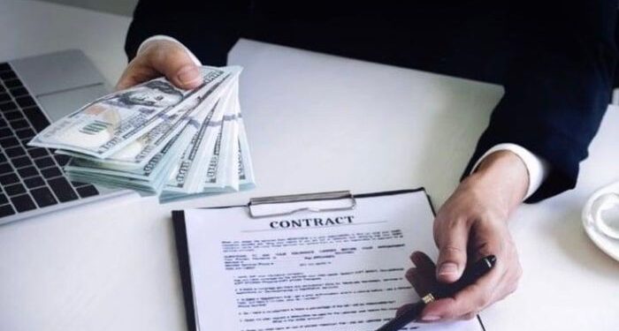 Ngân hàng có được bán bảo hiểm liên kết đầu tư kèm khoản vay?