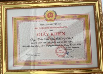 NSNA – Nhà báo Hoàng An – Tạp chí Nhiếp ảnh và Đời sống được nhận giấy khen của Ban Tuyên giáo Quảng Trị