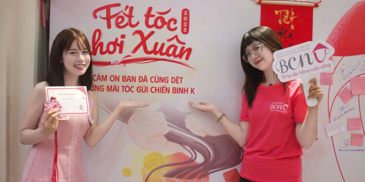 Diễn giả Áo Dài Võ Thị Mỹ Duyên quyết định “cắt phăng” mái tóc dài “thương hiệu” ngay cận Tết 2025