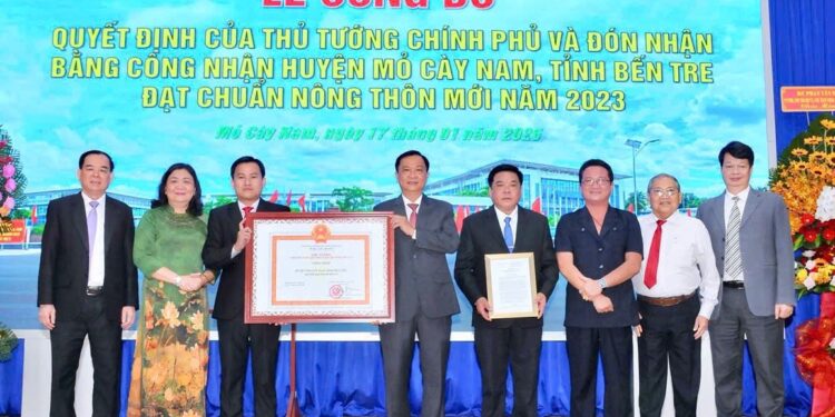 Công bố Quyết định của Thủ tướng Chính phủ công nhận huyện Mỏ Cày Nam đạt chuẩn nông thôn mới