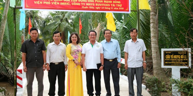 Khánh thành, đưa vào sử dụng cầu dân sinh tại xã Phước Hiệp (Mỏ Cày Nam, Bến Tre), trao quà cho người dân ngay trước thềm năm mới Ất Tỵ 2025