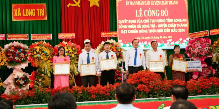 Lễ công bố xã Long Trì đạt chuẩn nông thôn mới kiểu mẫu