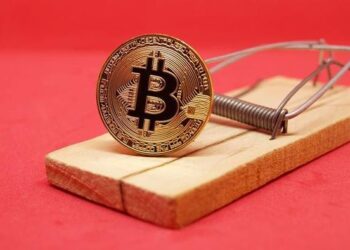 Tiền mất tật mang: 8 cạm bẫy tiền điện tử bạn phải biết!