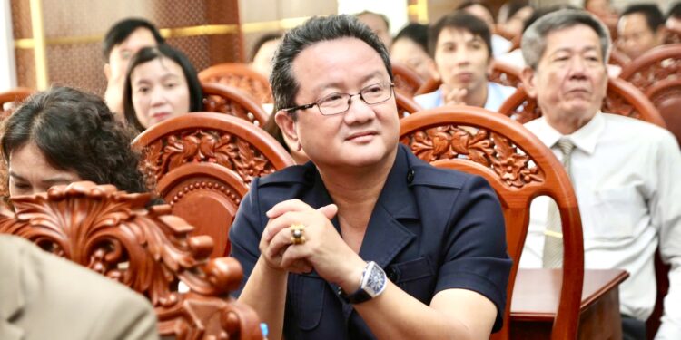 Phân định pháp lý vụ xe cứu thương vượt đèn đỏ gây tai nạn – Vụ nam shipper bị hành hung thương tật 3%