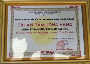 Ông Nguyễn Sỹ Thuận – Chủ tịch Công đoàn Công ty bảo hiểm MIC Nam Sài Gòn chung sức hỗ trợ nạn nhân chất độc da cam tại Sóc Trăng
