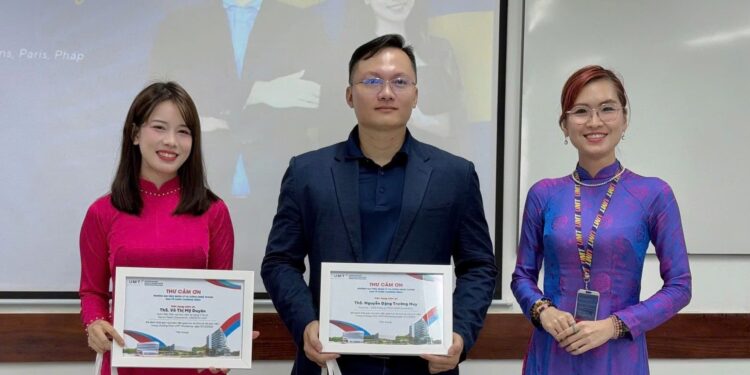 Học viện Kỹ năng VTALK Và OKR.BUSINESS Đồng Hành Cùng Trường Đại Học Quản Lý & Công Nghệ TP.HCM – Hội Thảo Hành Trình Phát Triển Sự Nghiệp