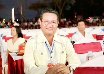 TS. Hồ Minh Sơn phân tích yếu tố pháp lý về việc vụ ‘1 viên kẹo bằng đĩa rau’ và vụ 2 người phụ nữ tạo dáng trên đường ray