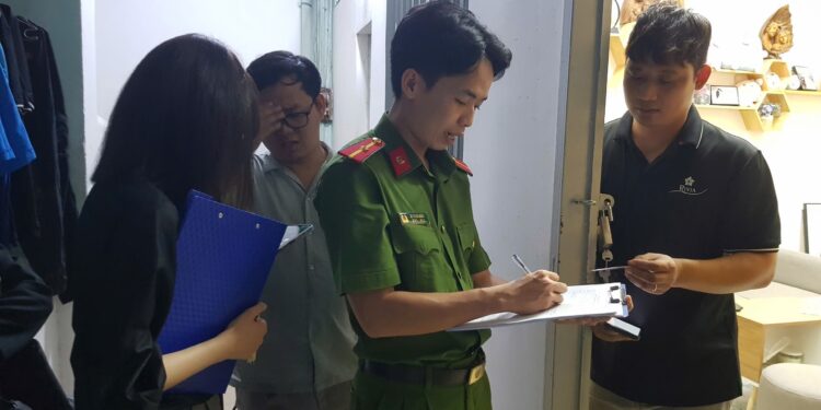 Phường Phạm Ngũ Lão (Quận 1, TP.HCM) thực hiện kiểm tra quy định về quản lý, sử dụng nhà chung cư