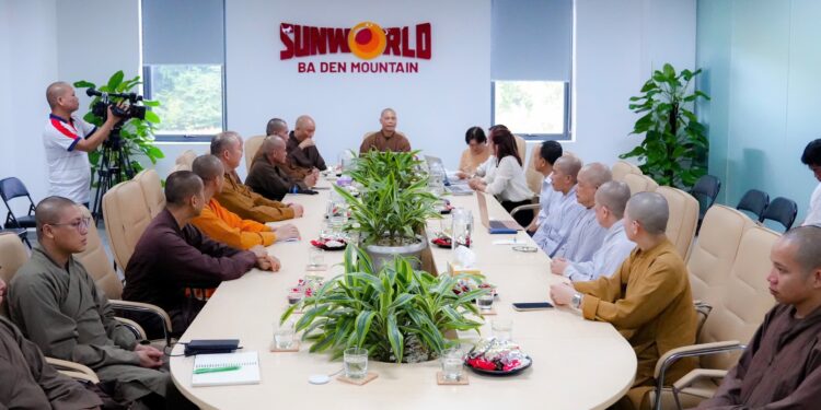 KHẢO SÁT KDL VH NÚI BÀ TÂY NINH CHUẨN BỊ ĐÓN ĐẠI BIỂU QUỐC TẾ THAM QUAN, THẮP NẾN CẦU NGUYỆN HOÀ BÌNH DỊP LỄ VESAK