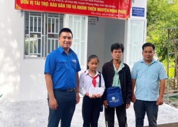 Anh Huỳnh Trần Quang Triều – Cử nhân Báo chí: ‘Nhìn những mảnh đời khó khăn, nếu mỗi người có thể chia sẻ chút ít thì ai cũng có thể lan tỏa được niềm vui sống’.