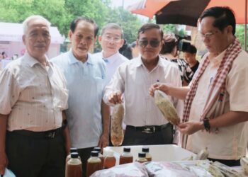 Kết nối giao thương phiên chợ hữu   nghị biên giới Việt Nam – Campuchia