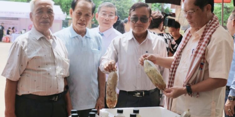 Kết nối giao thương phiên chợ hữu nghị biên giới Việt Nam – Campuchia