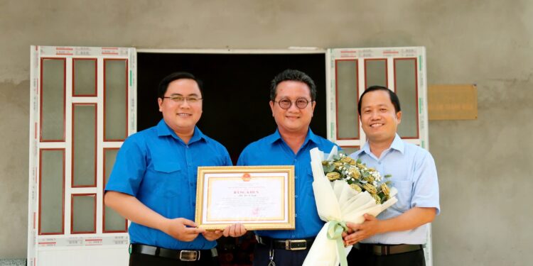 TS. Hồ Minh Sơn vinh dự tiếp tục nhận Bằng khen của Chủ tịch UBND tỉnh Bến Tre năm 2025