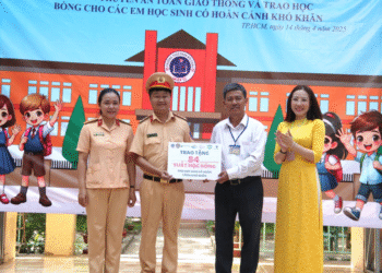 Đoàn Thanh Niên Cục CSGT “Tiếp Sức Đến Trường” Cho Học Sinh Khó Khăn