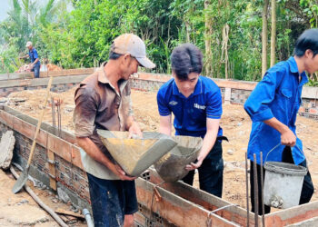 ĐOÀN TNCS HỒ CHÍ MINH TỈNH BẾN TRE TRIỂN KHAI XÓA NHÀ TẠM, NHÀ DỘT NÁT CHO NGƯỜI DÂN TRÊN ĐỊA BÀN
