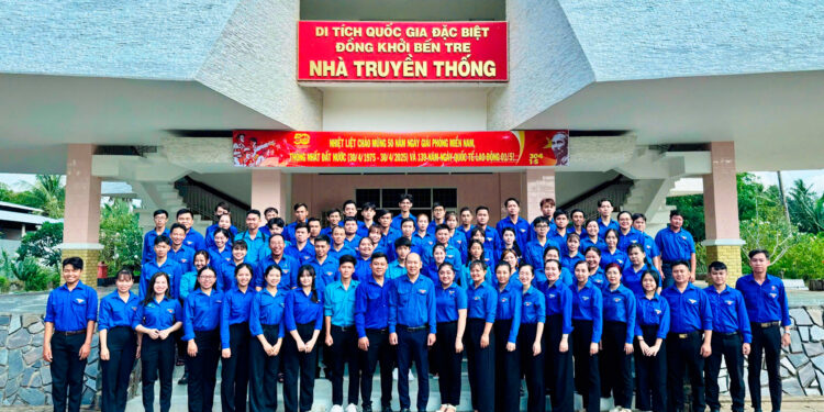 Tuổi trẻ Bến Tre tự hào hoà ca tại Lễ chào cờ “Tôi yêu Tổ quốc tôi”