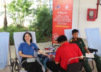 VỚI TINH THẦN “MỘT GIỌT MÁU CHO ĐI – MỘT CUỘC ĐỜI Ở LẠI” CỦA TUỔI TRẺ BẾN TRE XUNG KÍCH, TÌNH NGUYỆN VÌ CỘNG ĐỒNG