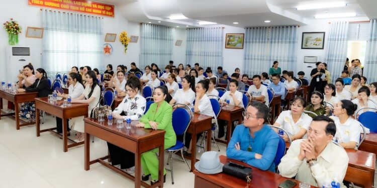 HOA HẬU DIVA DOANH NHÂN VIỆT NAM QUỐC TẾ TOÀN CẦU 2025 LAN TỎA YÊU THƯƠNG TẠI TRUNG TÂM BẢO TRỢ TRẺ EM VŨNG TÀU