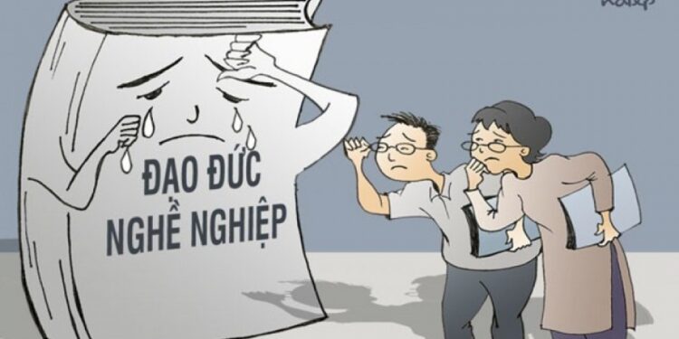 TS. Hồ Minh Sơn: Tấn tuồng đạo đức của nghệ sĩ và hoa hậu, trở thành món hàng rao bán