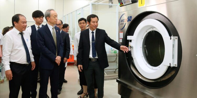Bệnh viện Lê Văn Thịnh chính thức đưa vào vận hành nhà giặt công nghệ Nhật Bản